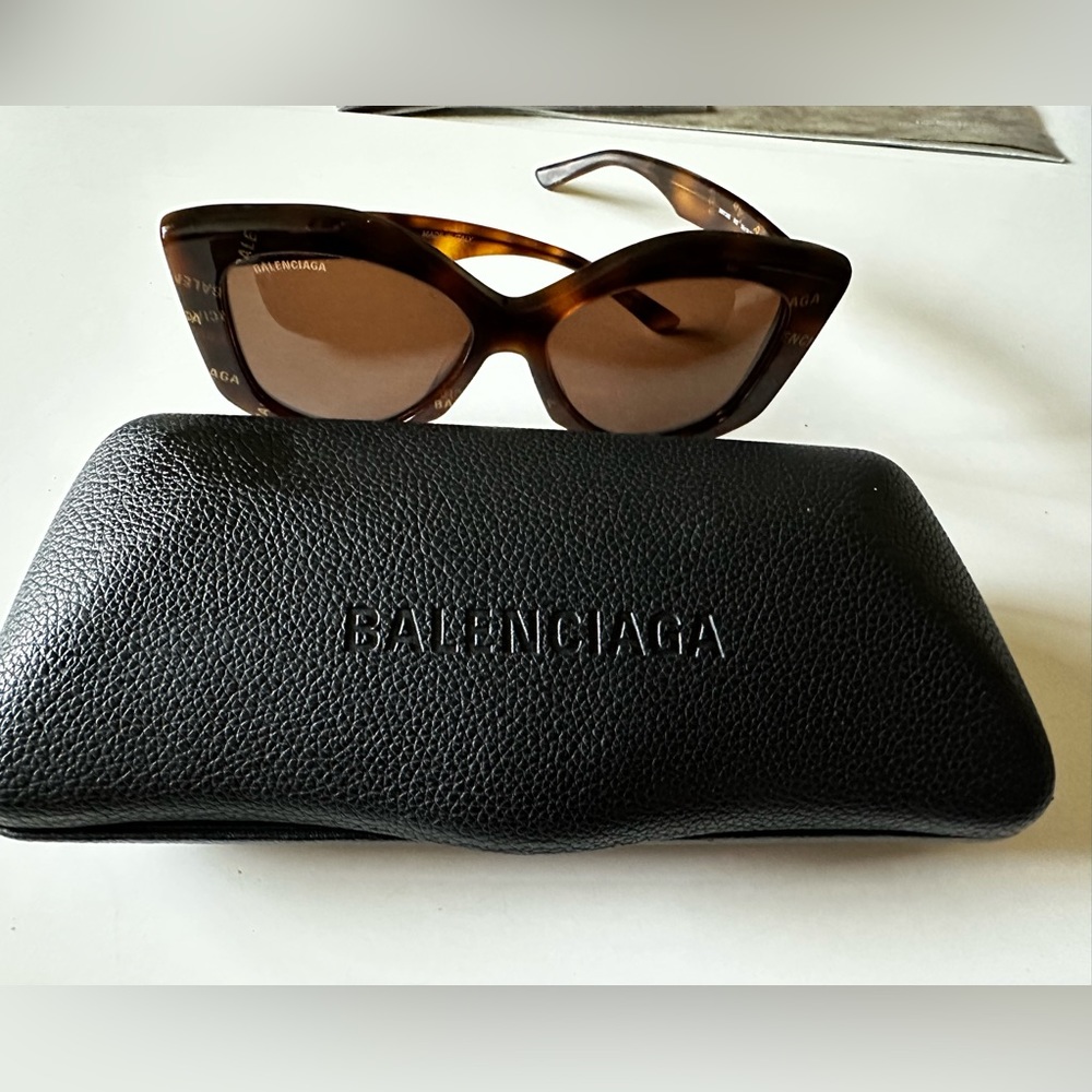 Balenciaga authentic sunglasses - Picture 6 of 9